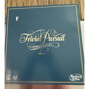 Trivial Pursuit Classic Edition NEW Board Game Hasbro 2016 Trivia